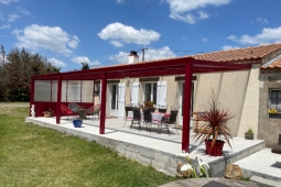 Pergola aluminium avec une couverture en polycarbonate